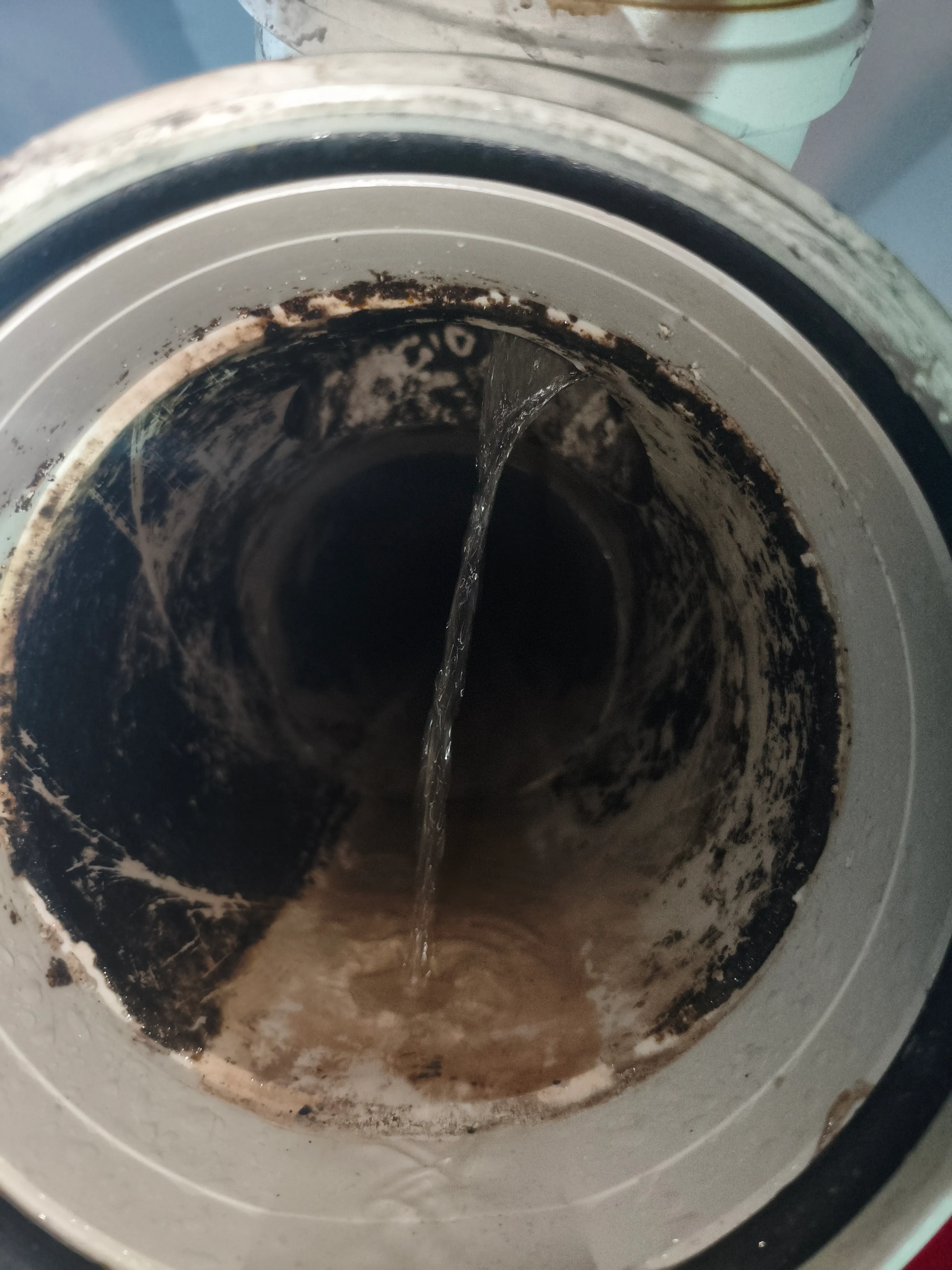 Diagnóstico interno de tubulação com infiltração por câmera de vídeo inspeção